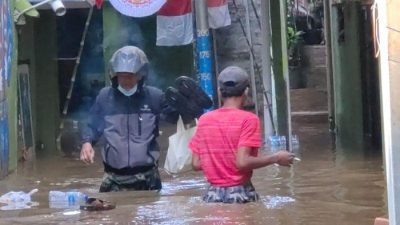 Kali Ciliwung Meluap, 2 RT di Kampung Melayu Terendam Banjir 1 Meter