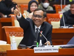 Kala Mahfud Md Tantang Arteria Dahlan, Bilang Budi Gunawan Terancam Penjara