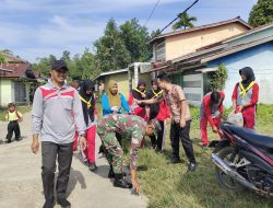 Peduli Kebersihan Lingkungan, Babinsa Koramil 1204 – 18 / Nanga Mahap Laksanakan Pembersihan Lingkungan Bersama Siswa-Siswi SMAN 1 Nanga Mahap 