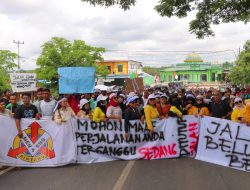 Polres Sintang Amankan Aksi Unjuk Rasa di Pertigaan Jembatan Kapuas