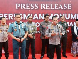 Panglima TNI Bersama Kapolri Meresmikan Monumen Jenderal Polisi Hoegeng Iman Santoso