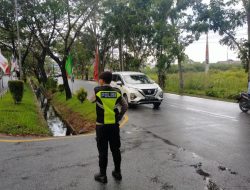 Satuan Polisi Lalu Lintas Polres Kubu Raya Berikan Pelayanan Jalur Kedatangan Himpunan Mahasiswa Islam (HMI) Di Kalimantan Barat.