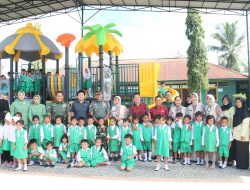 Pangdam XII/Tpr Dampingi Ketua Yayasan Kartika Jaya Cabang XVII Resmikan Pembangunan Sekolah TK Kartika XVII-2