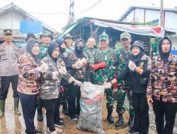 Antisipasi Banjir dan Wabah Penyakit, Pangdam XII/Tpr Pimpin Aksi Bersihkan Lingkungan dan Tanam Pohon