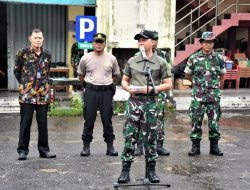 Kodim 1205/Sintang Gotong Royong Bersihkan Sampah Bersama Pemerintah dan Kepolisian Setempat