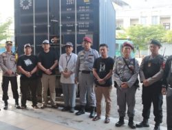 Polres Sekadau Kawal Logistik Surat Suara Pemilu 2024 Menuju Gudang Logistik KPU