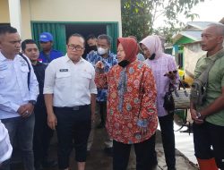 Satgas OMB Polres Kubu Raya Kawal Kunjungan Menteri Sosial Salurkan Bansos Warga Terdampak Banjir di Kubu Raya