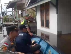 Sungai kapuas meluap 11 keluarga terdampak banjir hingga setinggi 100cm