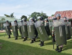 Dukung Situasi dan Kondisi yang Kondusif di Wilayah, Kodim 1205/Sintang Latihkan Penanggulangan Huru Hara