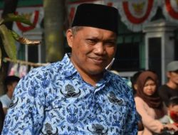 Kepala PKBM AL-HIJRAH Pak Wandi Patut d acungkan Gempol.Semoga belau Akan jadi motivasi bagi sekolah lain nya non pormal/pormal.