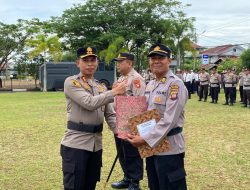 Kapolres Singkawang Pimpin Upacara Pelepasan Purna Bhakti Personil Polres Singkawang