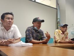 Ketua Pokja PWI Walikota Jakarta Selatan Berbagi THR dan Bingkisan Lebaran untuk Anggota