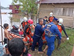 Satpolairud Polres Sintang Evakuasi Temuan Mayat Korban Tenggelam di Sungai Kapuas