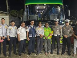 Sat Lantas Polres Sintang Lakukan Ramp Check Bus Calon Jamaah Haji Sintang