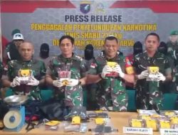 DANREM 121/ABW BRIGJEN TNI LUQMAN ARIEF, M.I.P., GELAR PRESS RELEASE PENGGAGALAN PENYELUNDUPAN SHABU SEBERAT 21.2 KG OLEH SATGAS TNI AD DI PERBATASAN RI-MALAYSIA