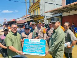 Dandim 1204/Sanggau Dampingi Pj Gubernur Kalimantan Barat Tinjau Banjir di Wilayah Sosok Kabupaten Sanggau.