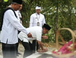 PJS. BUPATI TASIKMALAYA ZIARAH KE MAKAM LELUHUR SUKAPURA